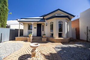 House | Exterior - Indulge - Private Pine (Mildura)