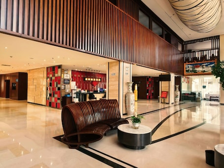 Reception. Moonlight International Hotel - Shangri-La Dukezong Ancient City