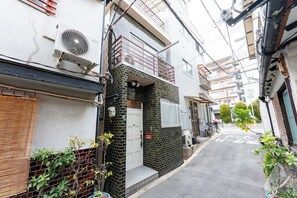 Exterior detail - Recommended for USJ, Osaka Sight Seeing,Newly Reno! 5min walk to station. 2bed (Osaka)
