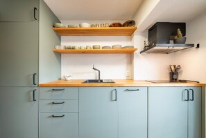 Fridge, microwave, oven, coffee/tea maker