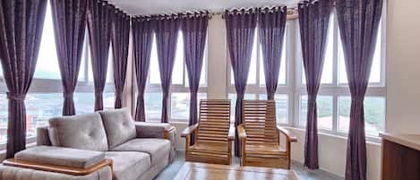 Habitación doble Deluxe | Área de sala de estar