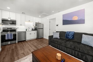 Living area - Fox Tail Retreat in the Heart of Downtown Phoenix (Phoenix)