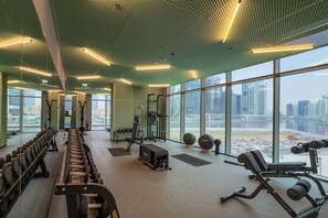 Fitness facility - Studio Overlooking the Pool with a View of the Burj Khalifa Tip (Dubai)