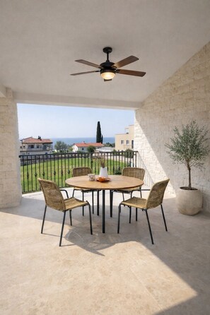 Outdoor dining - Villa Ruby - apartment on the sea & beaches, 1dl (Lovrečica)