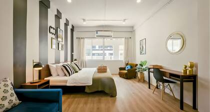 Industrial Loft Sukhumvit 3-Bedroom Designer House - 2 Min to BTS Bang Chak