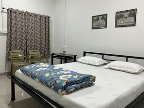 이코노미 싱글룸, 발코니, 정원 전망