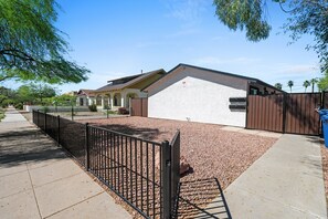 Property grounds - Gorgon Retreat in the Heart of Downtown Phoenix (Phoenix)