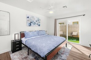 1 bedroom, iron/ironing board, WiFi, bed sheets - Gorgon Retreat in the Heart of Downtown Phoenix (Phoenix)