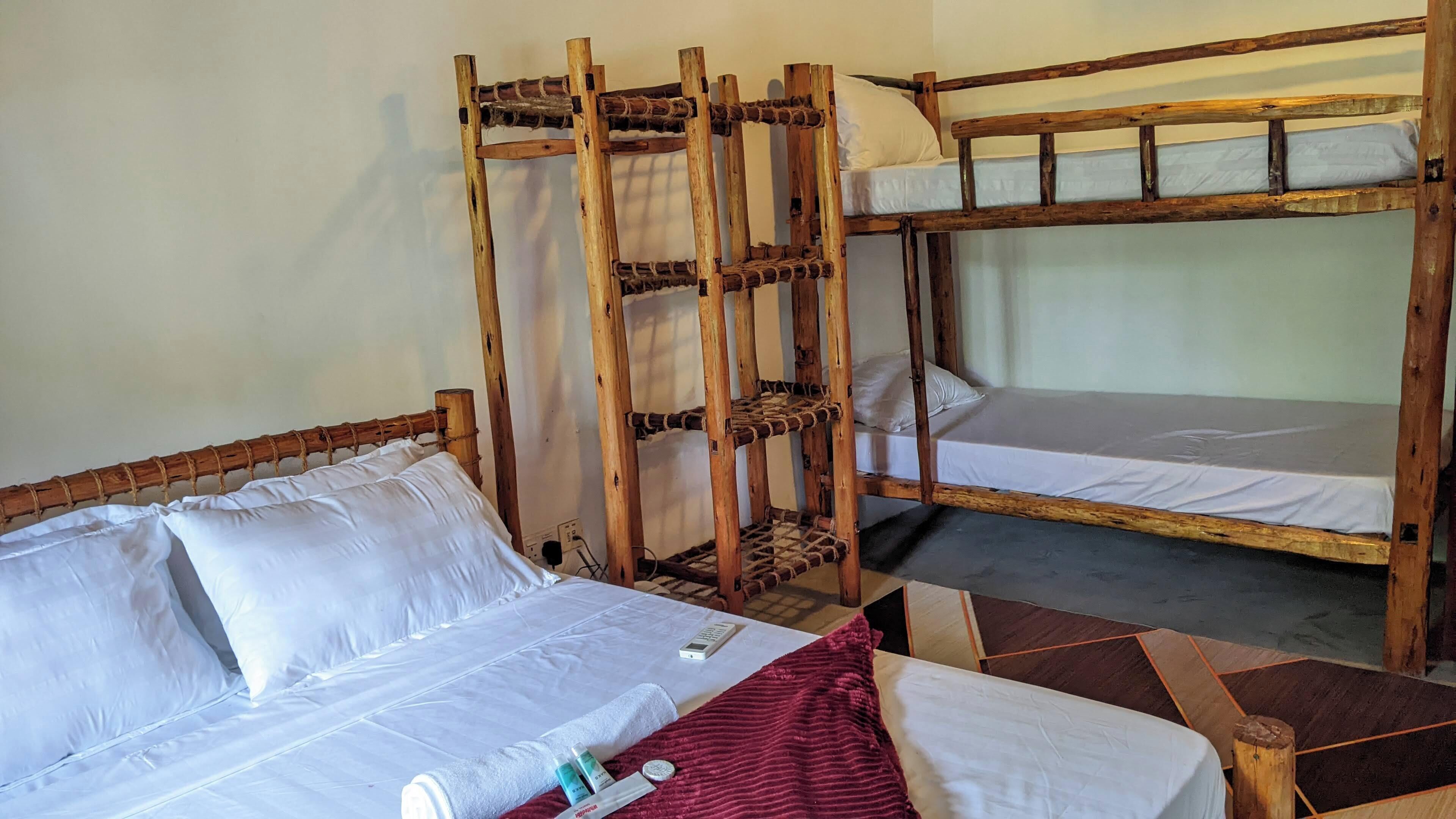 2 slaapkamers, een strijkplank/strijkijzer, internet, beddengoed