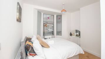 4 bedrooms, iron/ironing board, WiFi, bed sheets