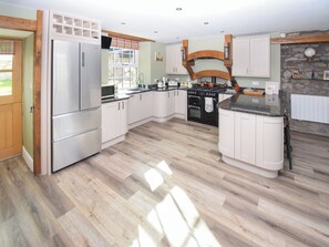 Dishwasher - 3 bedroom accommodation in Grange-over-Sands (Grange-over-Sands)