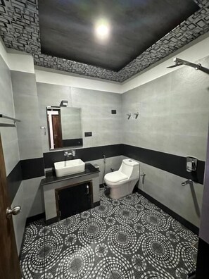Bathroom - Hotel LA Park (Leh)