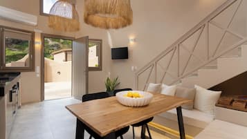 Two Bedroom Cave Villa with Sea View and Private Pool | Coin séjour