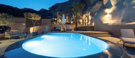 Litheos Luxury Cave Villa | Terrace/patio