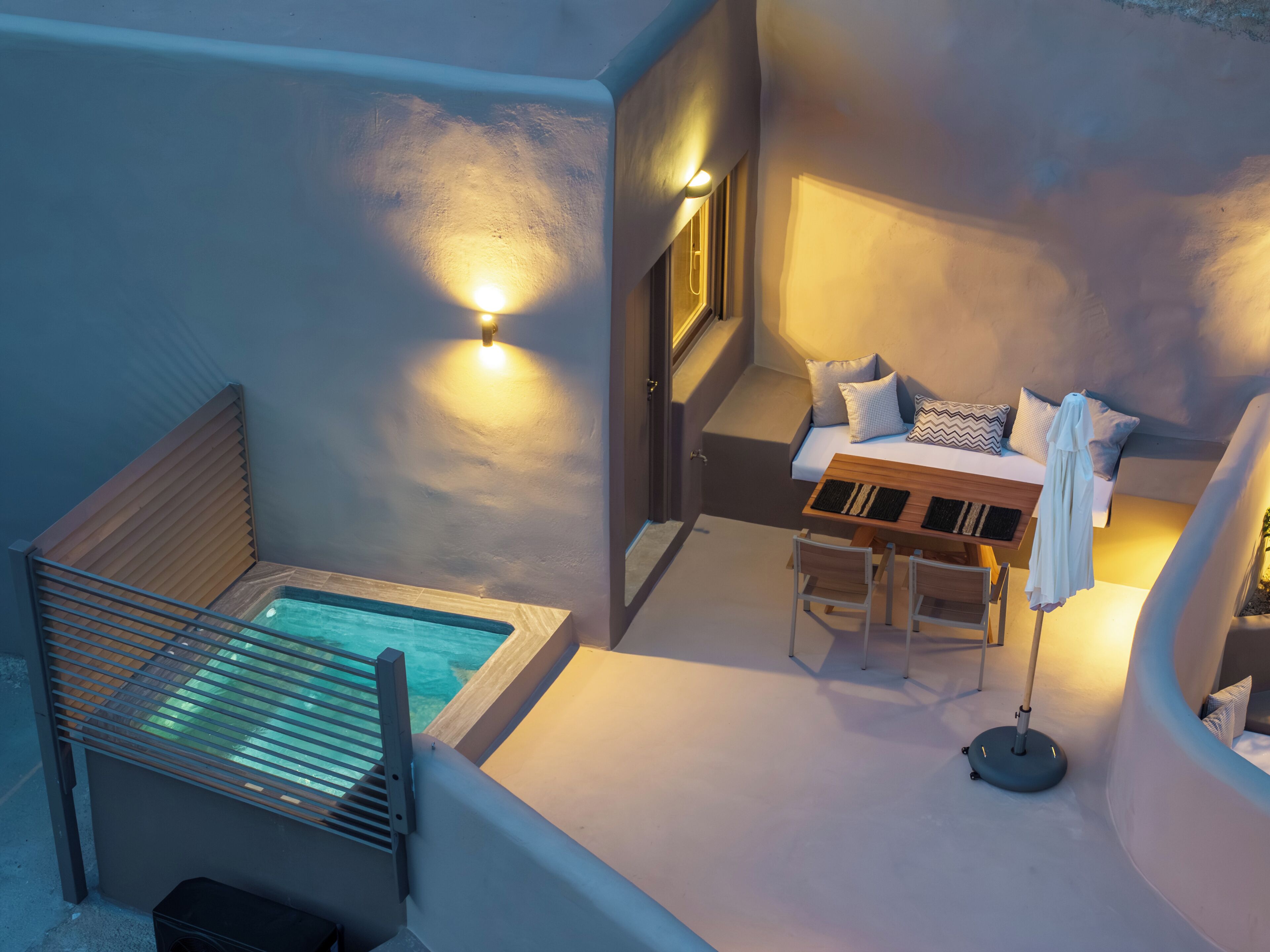 Cave Suite with Sea View and Outdoor Jetted Tub | Jetted tub