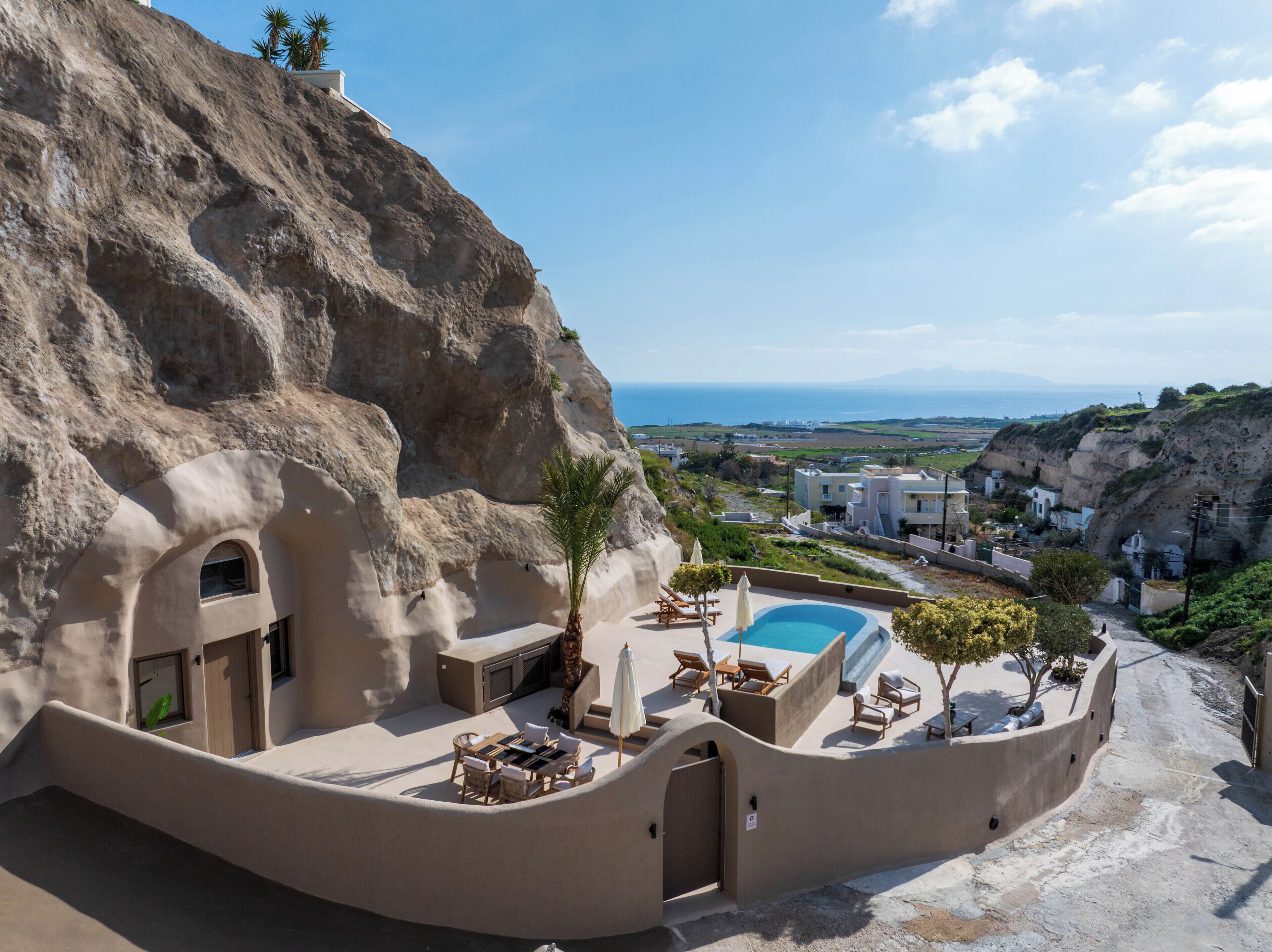 Two Bedroom Cave Villa with Sea View and Private Pool | セーフティボックス (室内)、客室ごとに異なる装飾、客室ごとに異なるインテリア、遮光カーテン