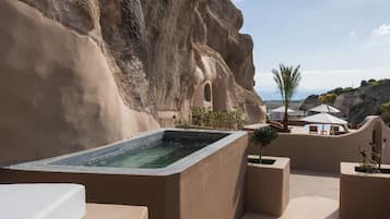 Litheos Luxury Cave Loft | Vista do quarto