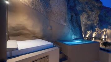 Cave Loft with Sea View and Outdoor Jetted Tub | Teras/patio
