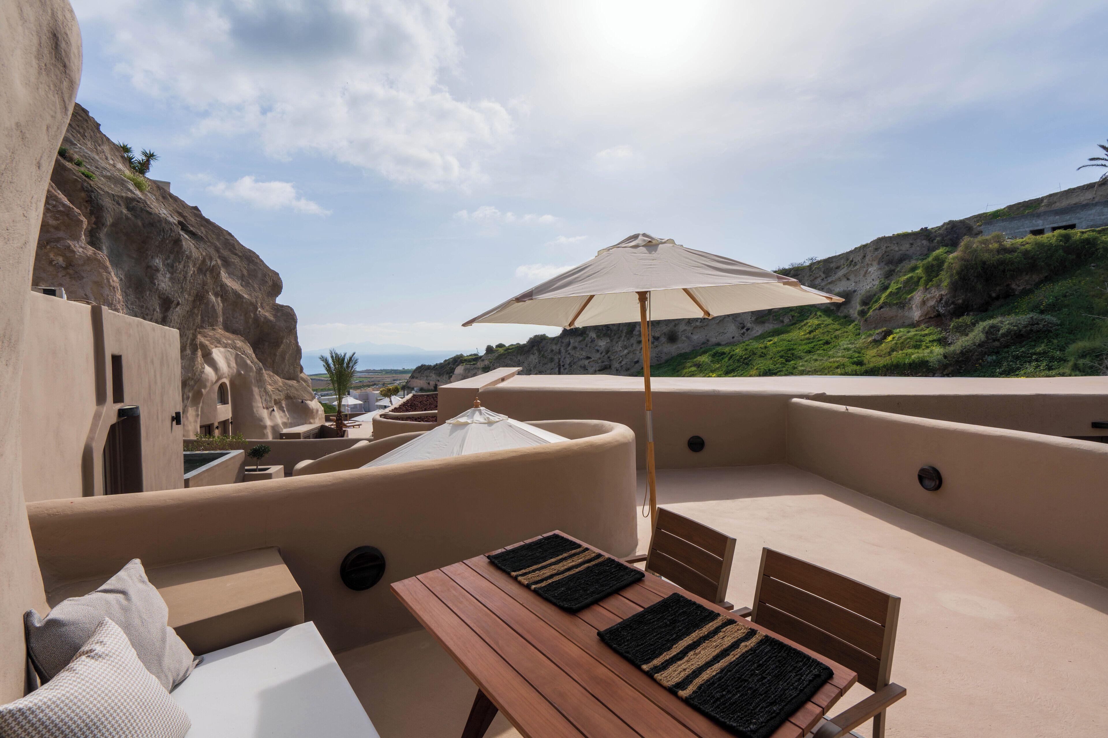 Cave Suite with Sea View and Outdoor Jetted Tub | テラス / パティオ