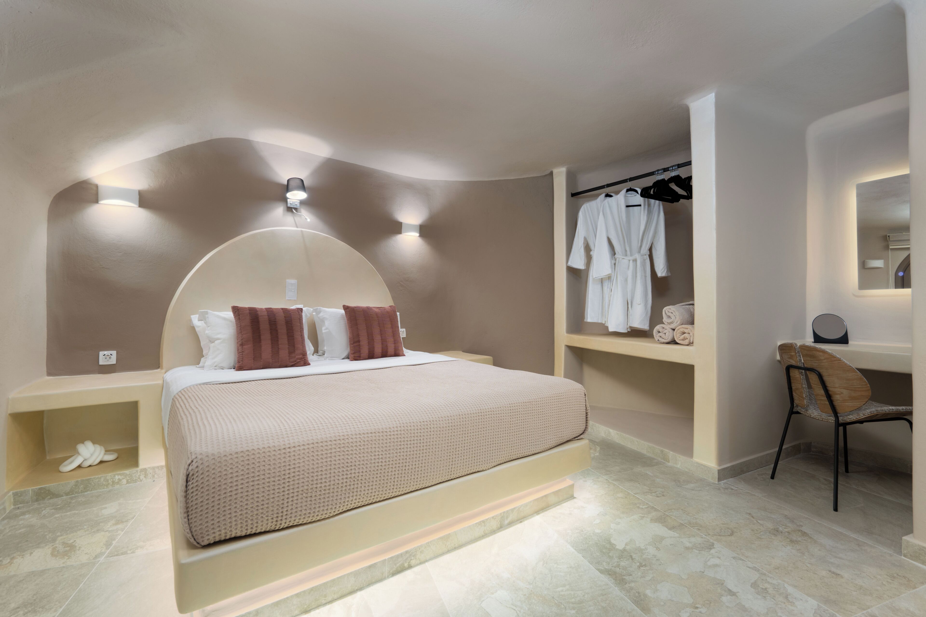 Litheos Luxury Cave Villa | 객실 내 금고, 각각 다른 스타일의 인테리어, 각각 다르게 가구 비치, 암막 커튼