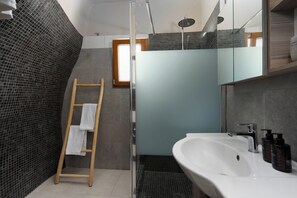 Litheos Luxury Cave Loft | Bathroom | Shower, rainfall showerhead, free toiletries, hair dryer - Litheos Santorini (Vourvoulos)