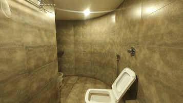 Deluxe Room | Bathroom