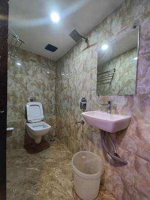 Standard Room | Bathroom | Shower, towels, soap, toilet paper - Hotel Rio (Mumbai)