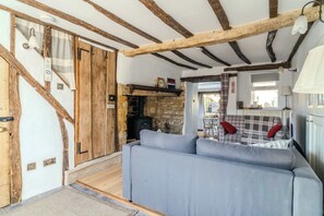 Living area - Period Charm in the Heart of the Cotswolds (Gloucestershire)