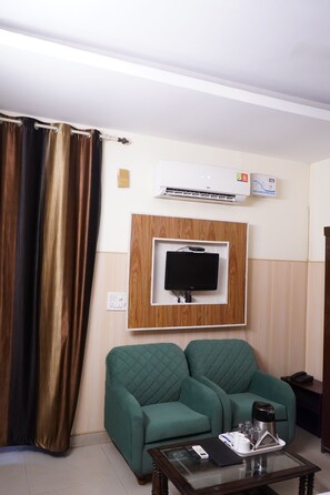 デラックス ダブルルーム | リビング エリア