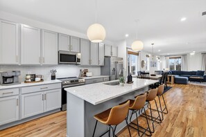 Private kitchen - Rooftop Lounge + Firepit + Game Room + Mini Golf | Cliffside Social (Nashville)