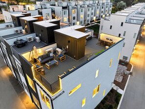 Exterior - Rooftop Lounge + Firepit + Game Room + Mini Golf | Cliffside Social (Nashville)