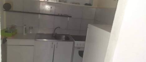 Refrigerador, parrilla de estufa y comedor