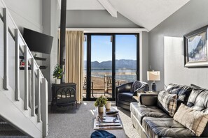 Smart TV, fireplace - Lakefront Condo + Views + Near Dining and Skiing | Beach Front Perch (South Lake Tahoe)