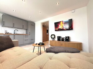 Room - NEW renovated! Great two-room apartment between the seas! (Großsolt)