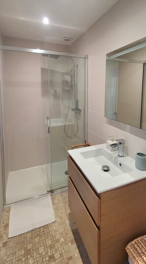 Shower, towels, toilet paper - Detached house - garden - 1' station - 28' Paris (Taverny)