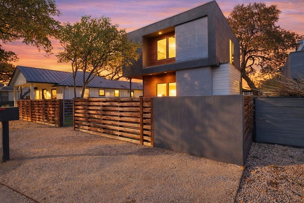 Welcome to Oak Haus by AvantStay!