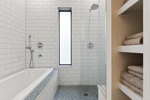 Shower, hair dryer, towels - Near Downtown | Modern Design + Patio + Group-Friendly | Oak Haus by AvantStay (Austin)