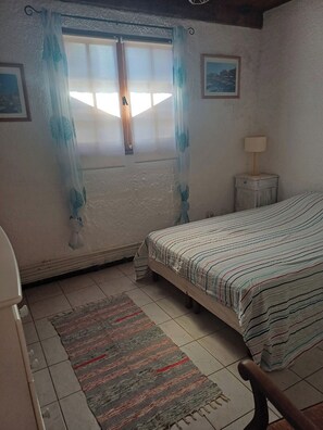 2 bedrooms, iron/ironing board, bed sheets - Village house with breathtaking views (Sari-Solenzara)