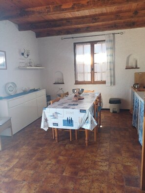 Dining - Village house with breathtaking views (Sari-Solenzara)