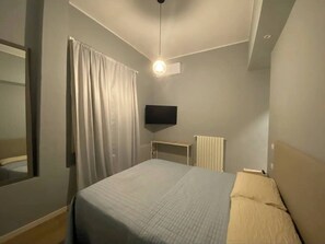3 bedrooms, iron/ironing board, Internet, bed sheets - Elegant 2BR Apartment • 2 Bathrooms • Sleeps 6 (Firenze)