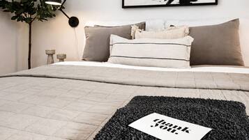3 bedrooms, internet, bed sheets, wheelchair access