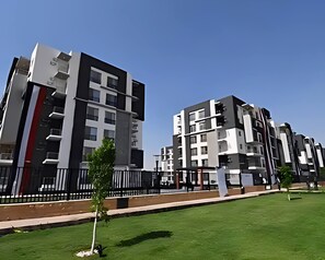 Exterior - Elegant Apartment -Sheikh Zayed Compound (Sheikh Zayed)