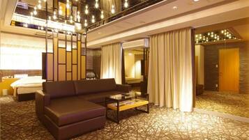 Luxury Double Room, Smoking, City View | Interior