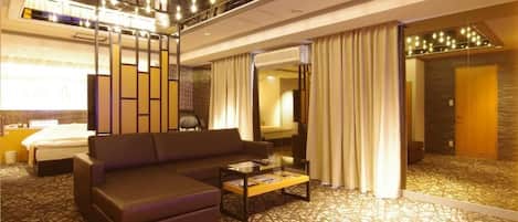 Luxury Double Room, Smoking, City View | Interior