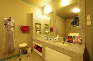 Kahden hengen premium-huone, tupakointi sallittu | Kylpyhuone