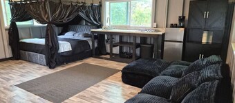 Jungle Lux Cabin - Private Retreat w/ AC & WiFi
