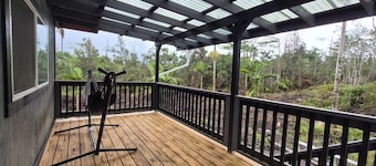 Private off grid jungle cabin w/ AC and WIFI