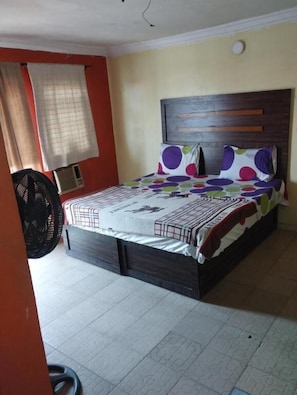 Quarto casal standard, sacada, vista para a cidade