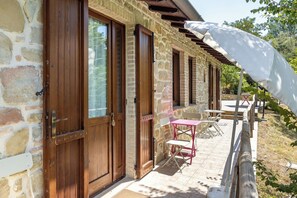 Outdoor dining - Monolocale Laghetto with Shared Pool (Perugia)