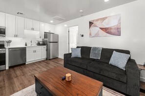 Living area - Haworthia Retreat in the Heart of Downtown Phoenix (Phoenix)